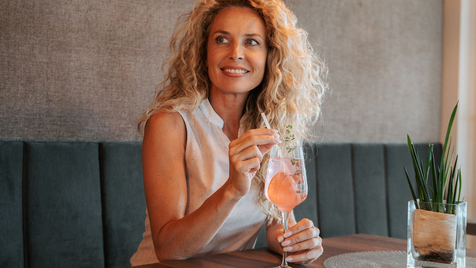 Das Herzstück des Kröll: unsere Bar und Lounge Das Herzstück des Kröll: unsere Bar und Lounge